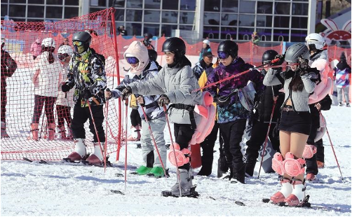 照金滑雪場今冬開板首滑