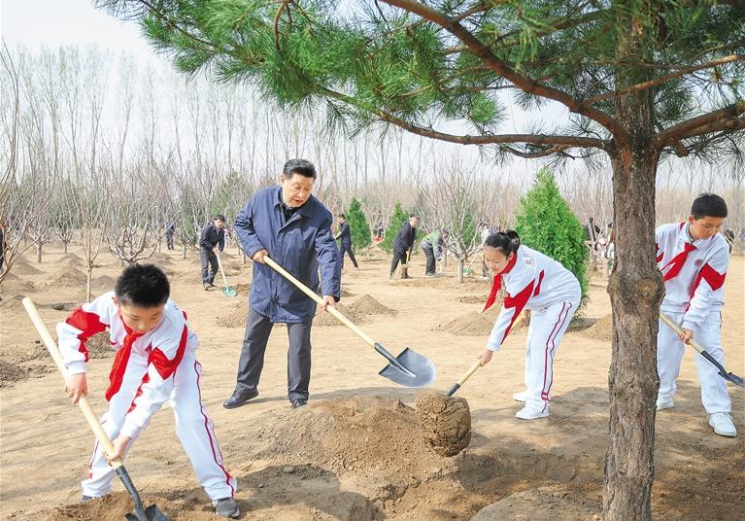 習近平在參加首都義務植樹活動時強調  全民植樹增綠 共建美麗中國  李強趙樂際王滬寧蔡奇丁薛祥李希韓正參加